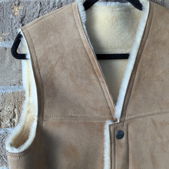 VTG 1960s Bergdorf Goodman Shearling Snap Front Long Line Vest - Picture 2 of 10